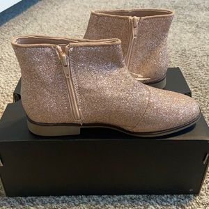 Girls pink sparkly boots